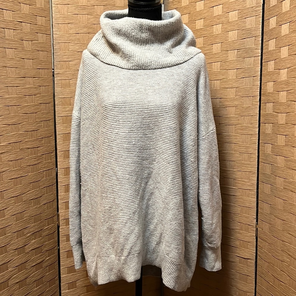 Gray Ribbed LOFT Turtleneck Sweater XXL.